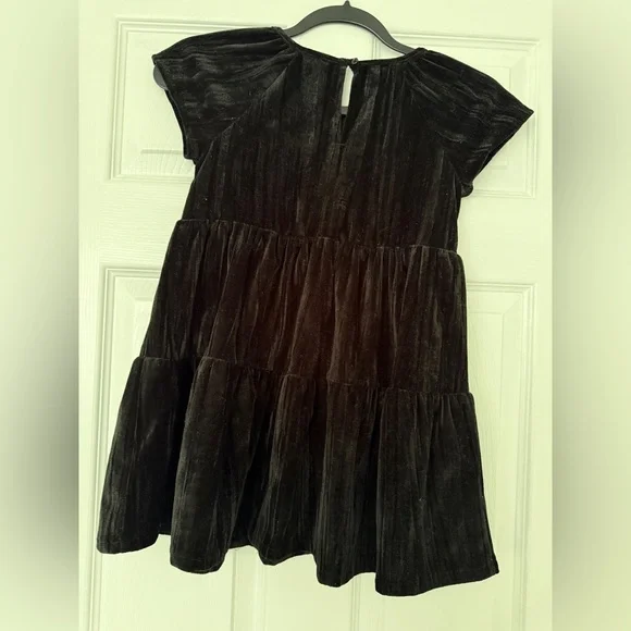 GAP Kids Black Velvet Tiered Short Sleeve Dress Size S (5–6) - Picture 2 of 3
